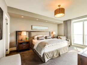 Beautiful 2 Bdrm Condo in the Heart of Toronto